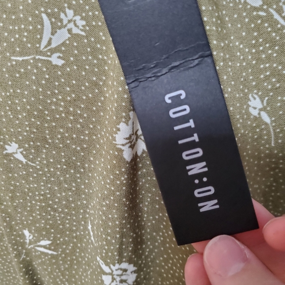 Floral light olive romper - Picture 4 of 4